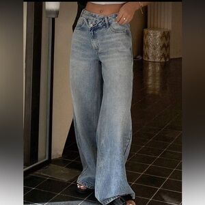 Wide Leg Light Wash Women’s Jeans